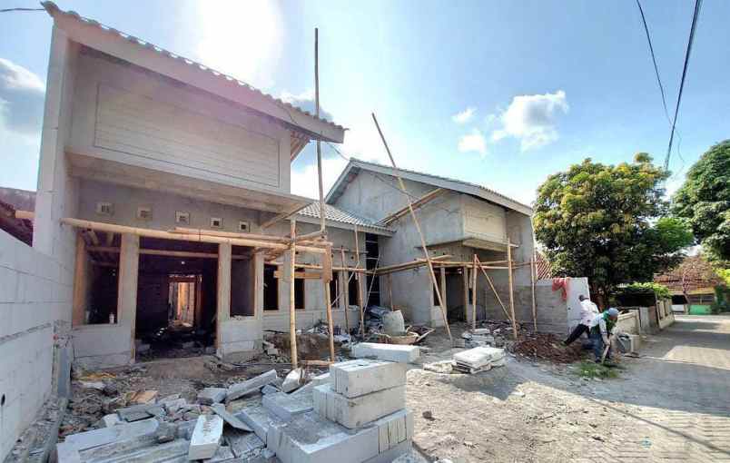 rumah proses bangun dan modern dekat kampus upn