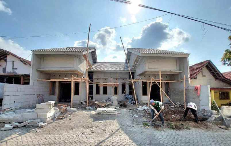 rumah proses bangun dan modern dekat kampus upn