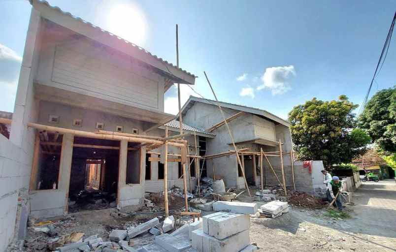 rumah proses bangun dan modern dekat kampus upn