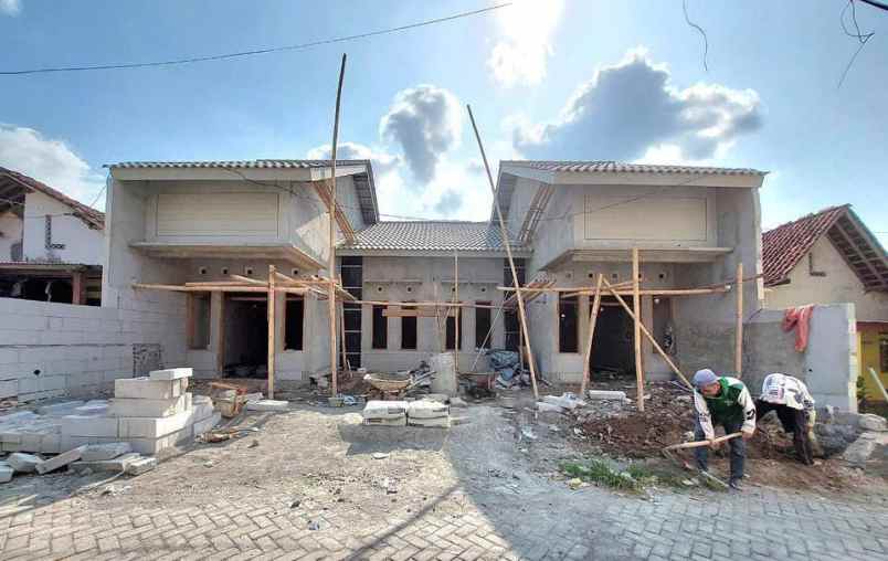 rumah proses bangun dan modern dekat kampus upn