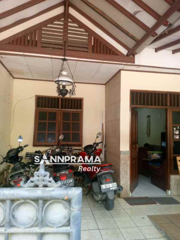 rumah second 2 lantai beji depok utara rilin