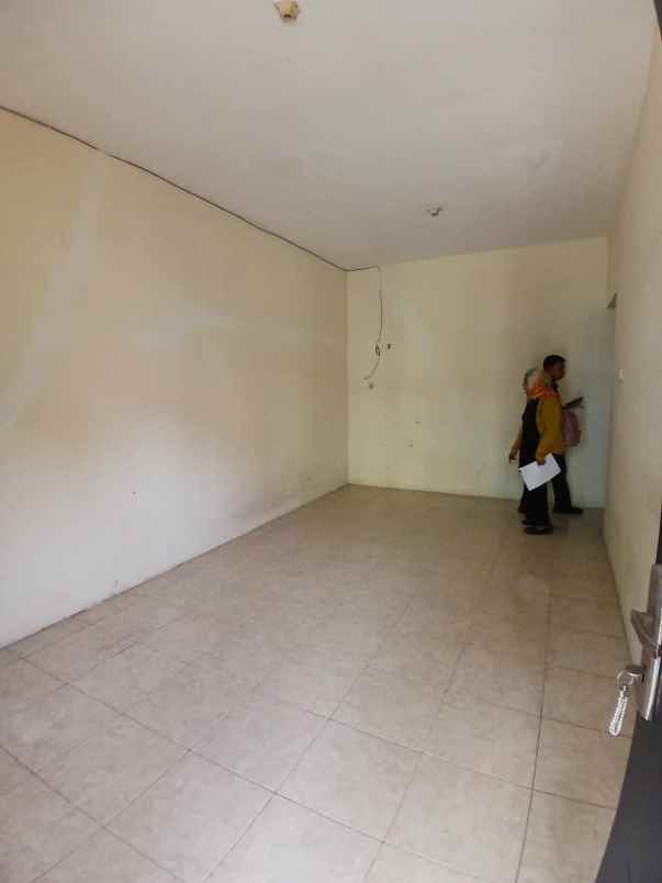 rumah second dalam cluster di bella casa residence