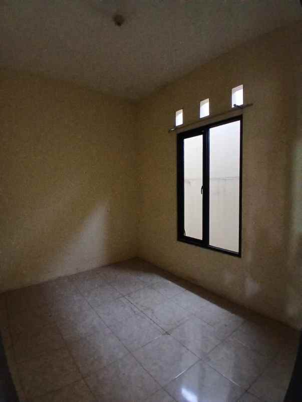 rumah second dalam cluster di bella casa residence