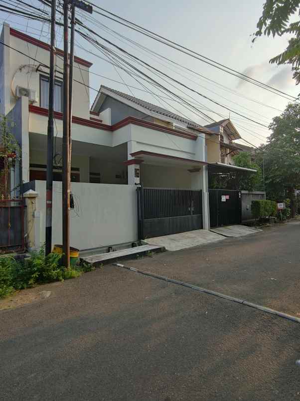 rumah second dalam komplek di pondok bambu jaktim