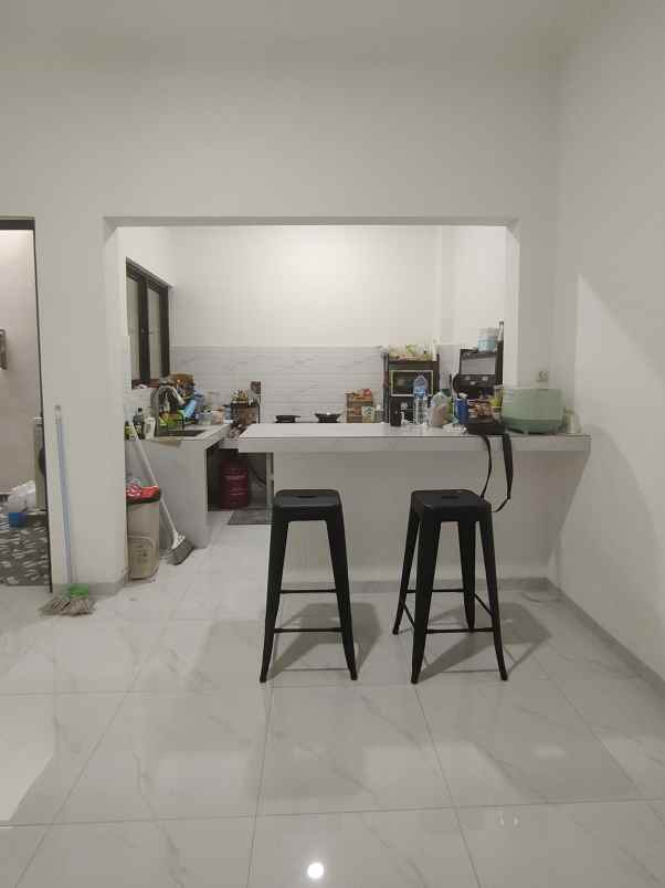 rumah second dalam komplek di pondok bambu jaktim