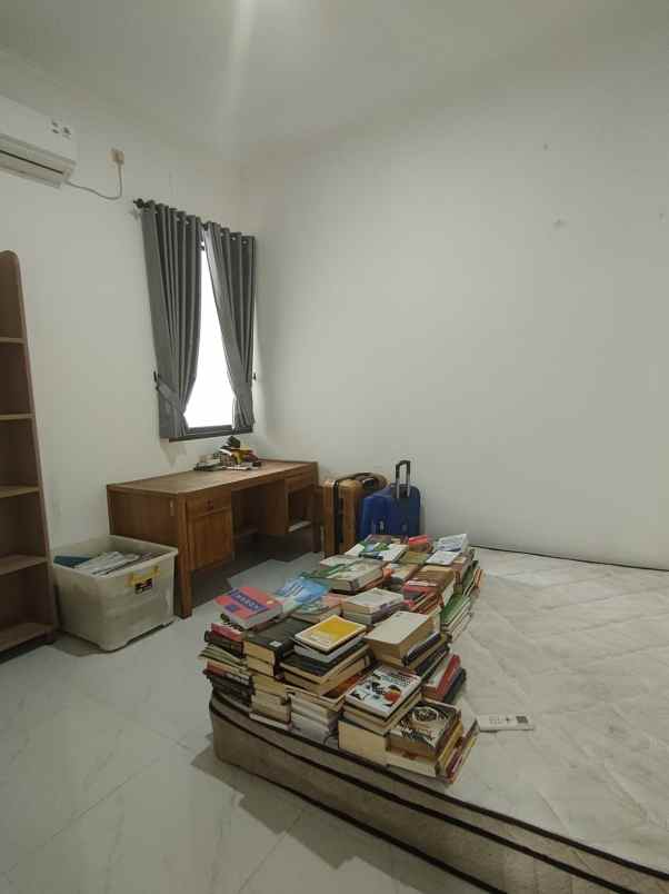 rumah second dalam komplek di pondok bambu jaktim