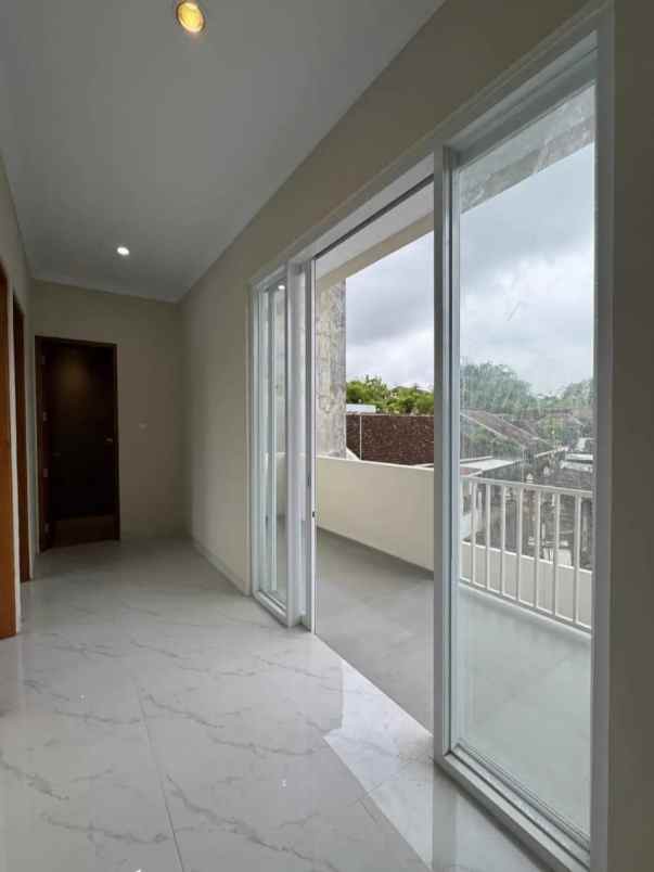 rumah siap huni 2 lantai di palagan km 7 dekat hyatt