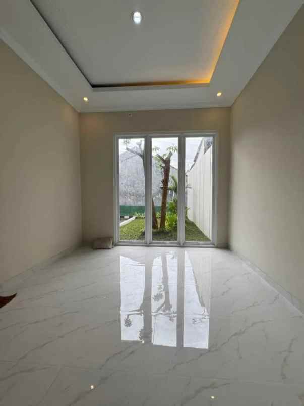 rumah siap huni 2 lantai di palagan km 7 dekat hyatt