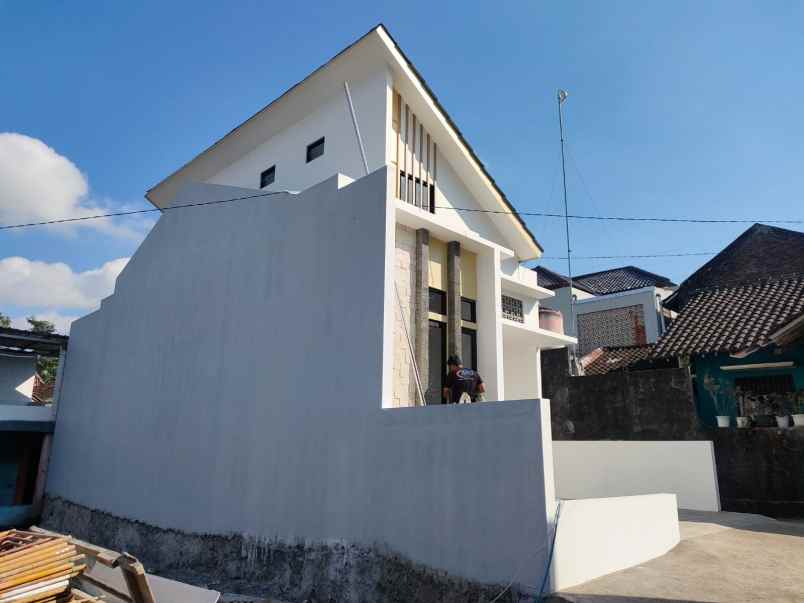 rumah siap huni dekat kampus ukrim di kalasan