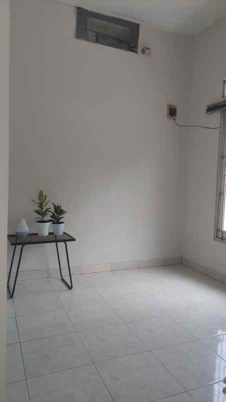 rumah siap huni dekat pintu tol sawangan depok