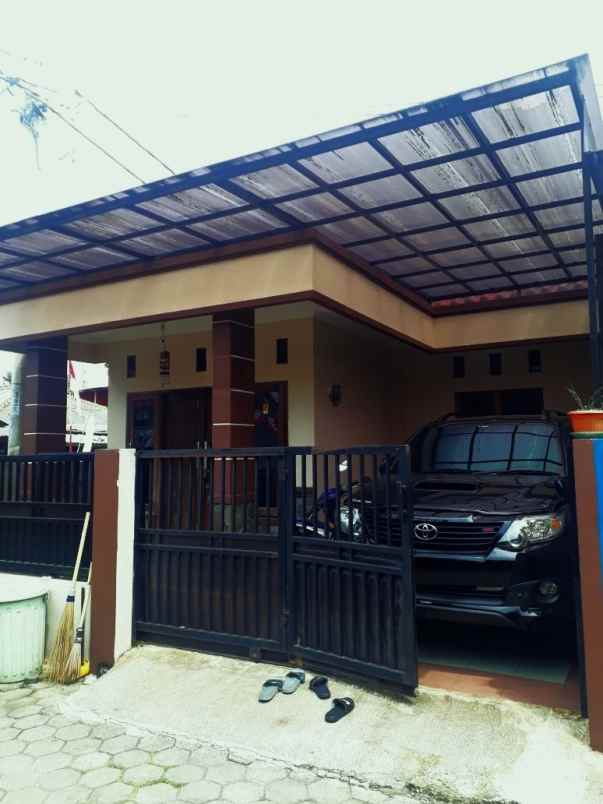 rumah siap huni lokasi dalam perumahan beji depok shm