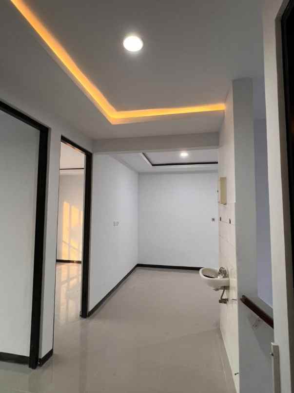 rumah strategis nginden intan shm