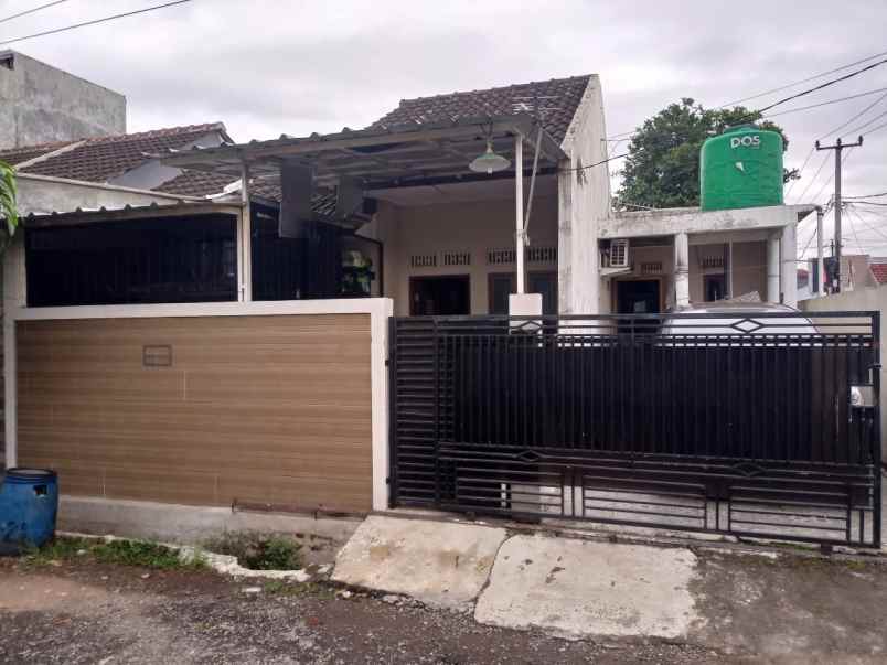 rumah strategis nyaman di cipatik