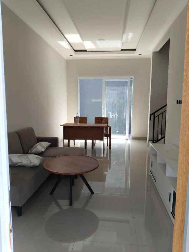 rumah town house 2 lantai dgn dp 0 dicilodong