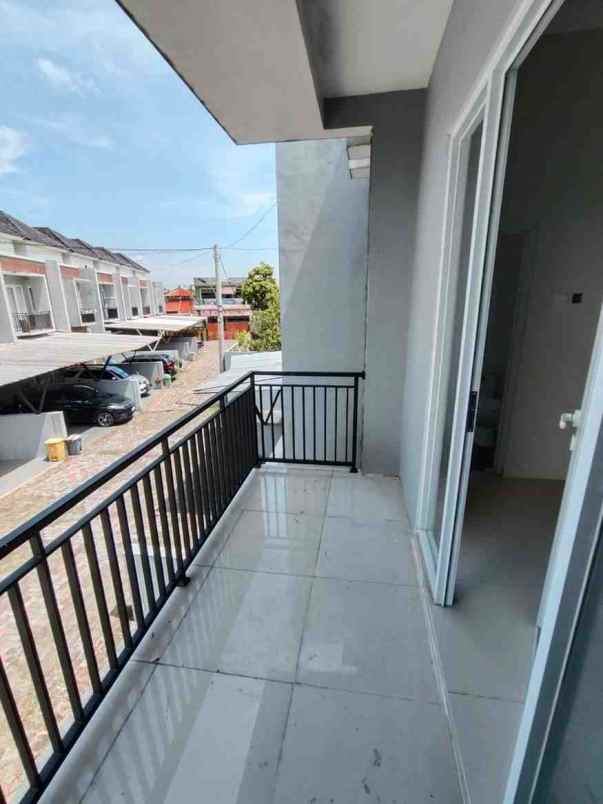 rumah town house 2 lantai di cilodong depok