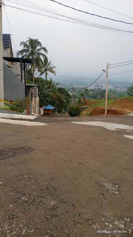 rumah view gunung dan view alam dibawahnya