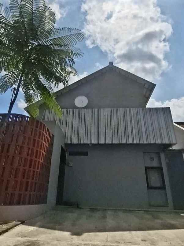rumah villa dekat kampus uii pusat kaliurang km 14