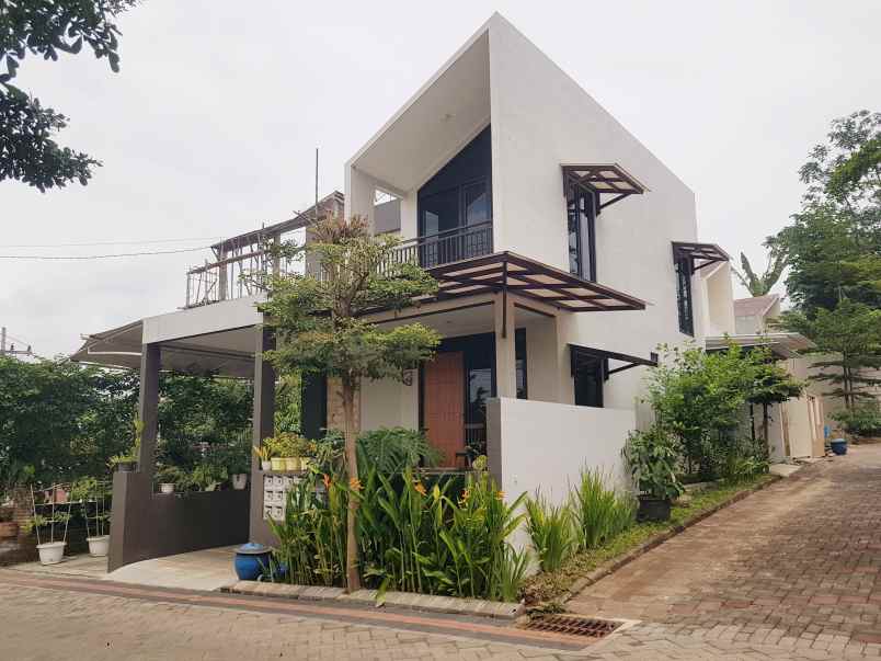 rumah villa dp 11 juta fasilitas club house