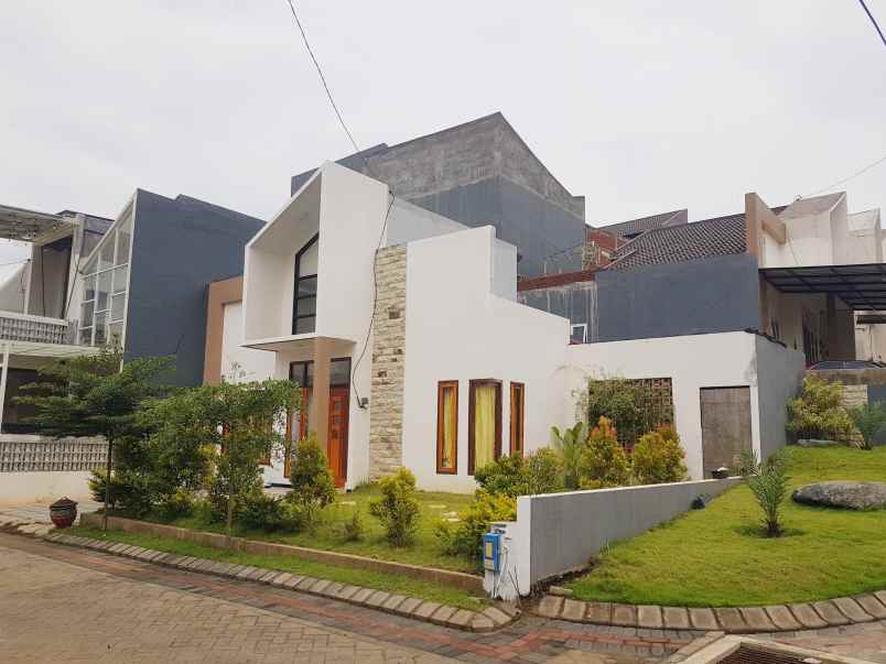 rumah villa dp 11 juta fasilitas club house