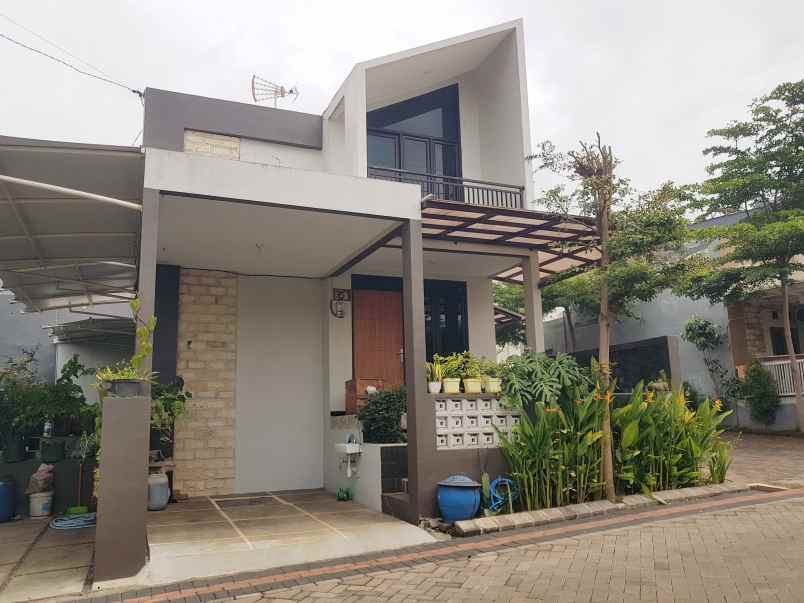 rumah villa dp 11 juta fasilitas club house