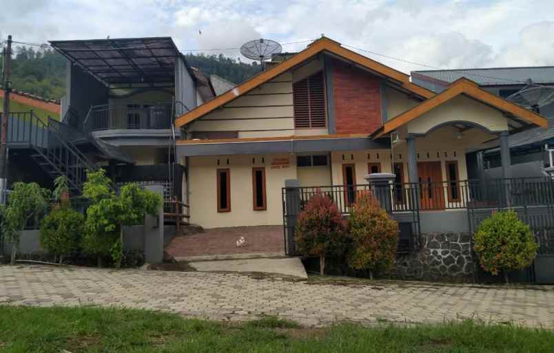 rumah villa modern murah siap huni di pusat kota batu