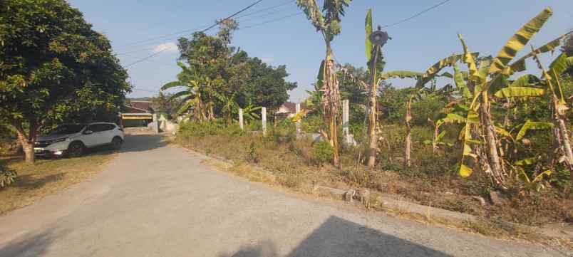 tanah hook mangku aspal area pemukiman penduduk