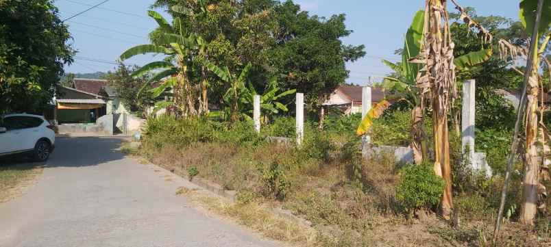 tanah hook mangku aspal area pemukiman penduduk