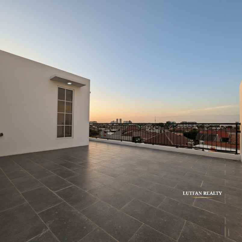 towhouse modern 4 lantai dekat pejaten village