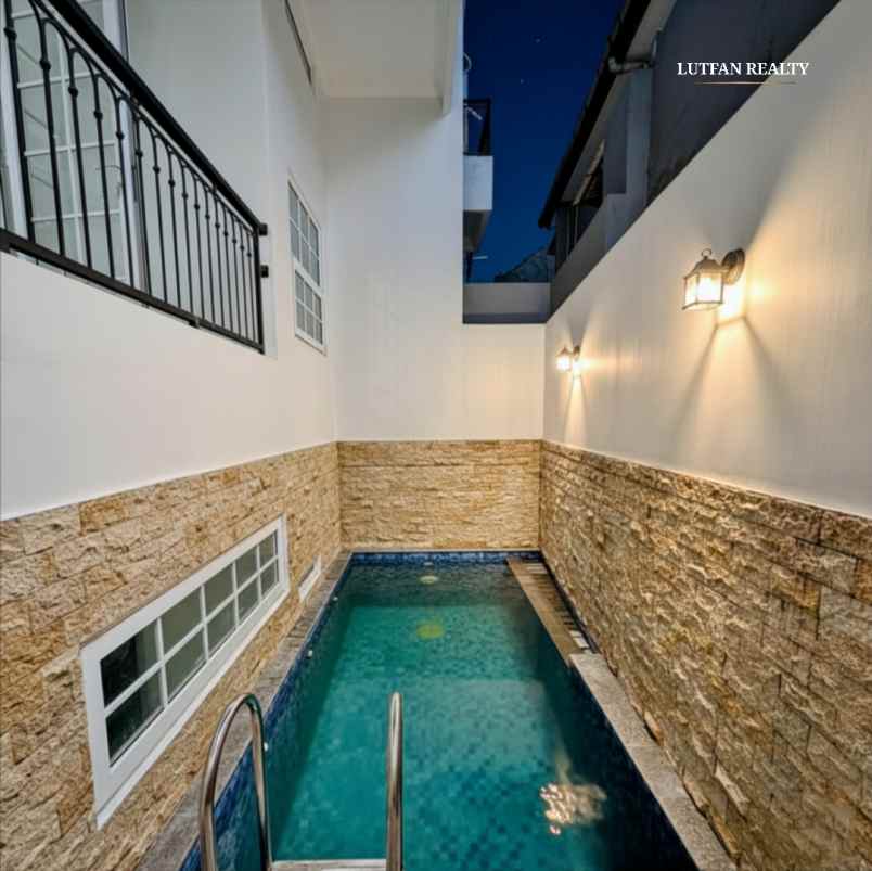 towhouse modern 4 lantai dekat pejaten village