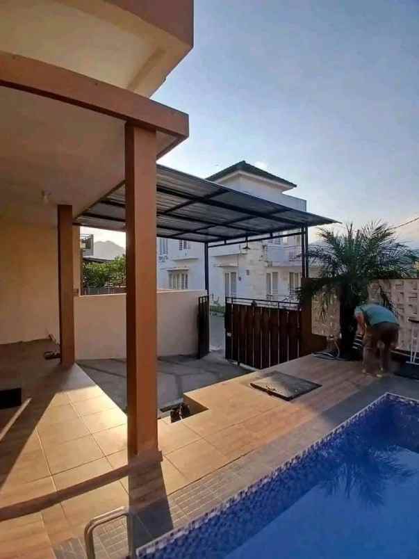 villa jenggala 2 lantai pusat kota batu