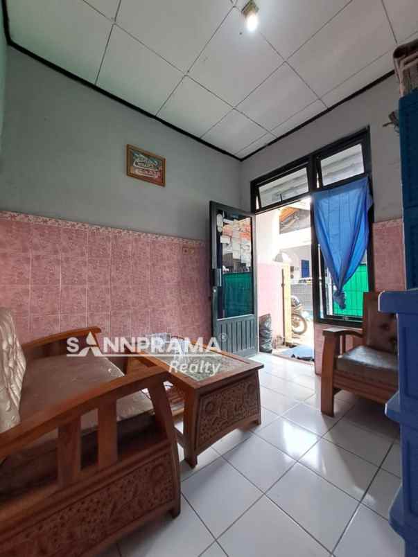 2 lantai siap huni strategis di sukmajaya depok rinlin