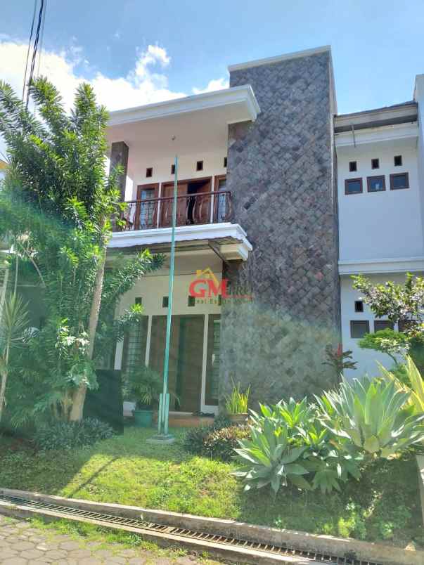 768 rumah modern 2 lantai di cigadung bandung utara