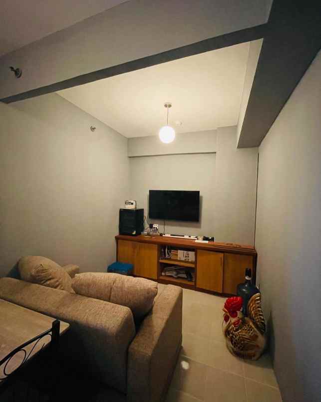 apartemen 2 kamar harian furnish di green pramuka city