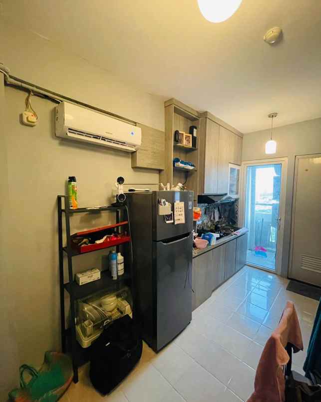 apartemen 2 kamar harian furnish di green pramuka city