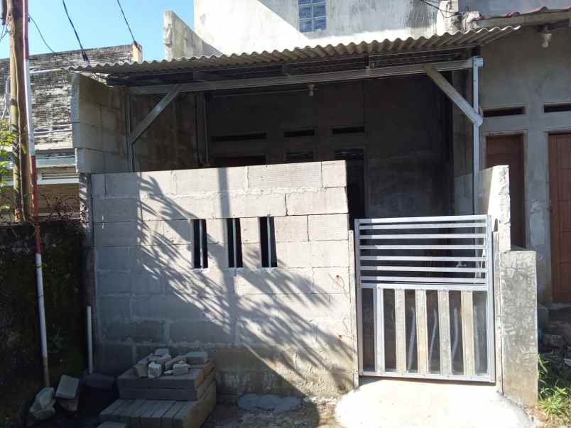 dijual cepat rumah 2 lantai 250 000 000 nego