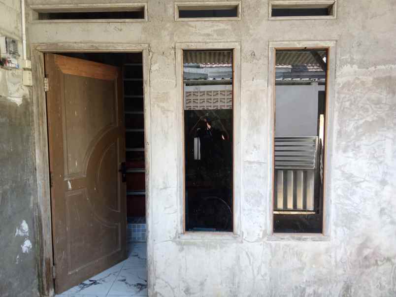 dijual cepat rumah 2 lantai 250 000 000 nego