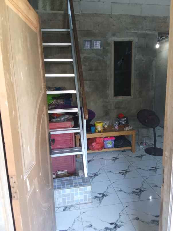 dijual cepat rumah 2 lantai 250 000 000 nego