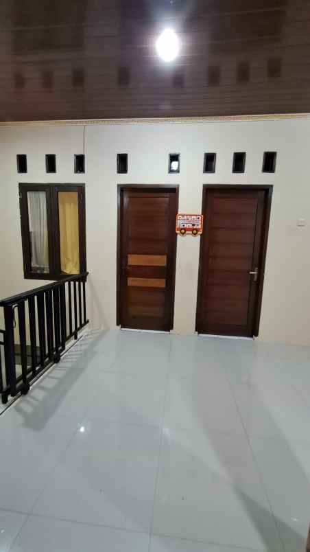 dijual cepat rumah 3 lantai cinere limo depok