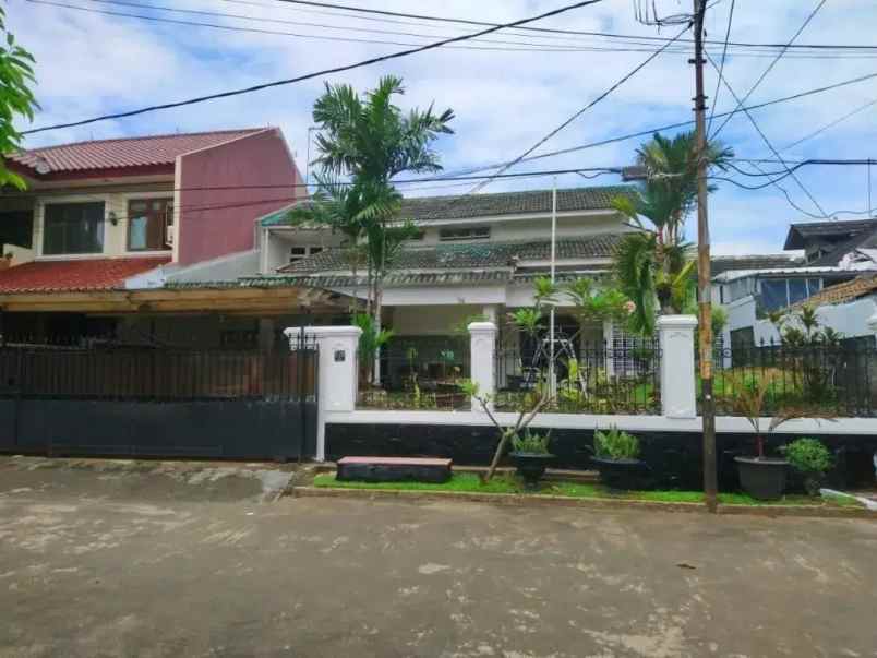dijual cepat rumah strategis komplek harga murah