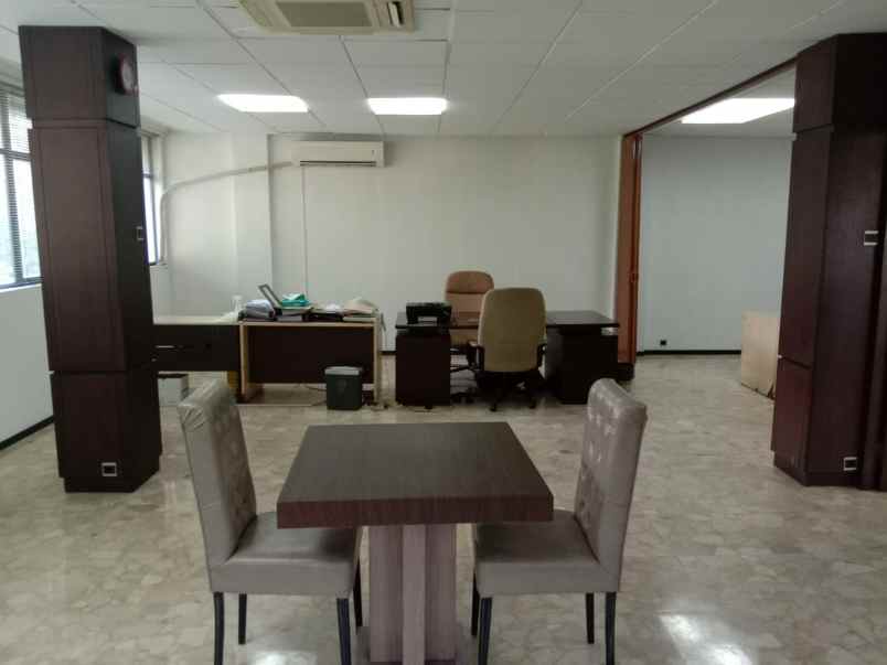 dijual kantor 5 lantai hook di petojo