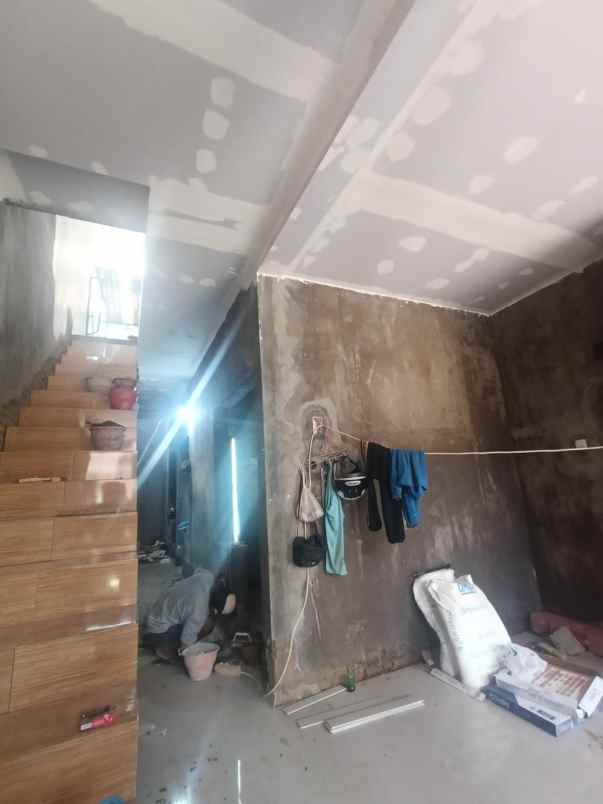 dijual kost jalan papa papa suhat kota