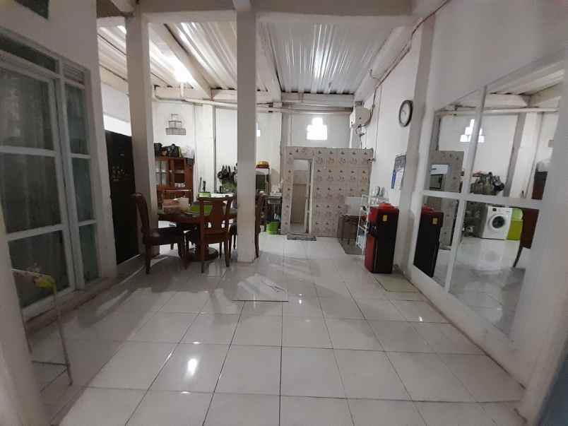 dijual kost jati padang