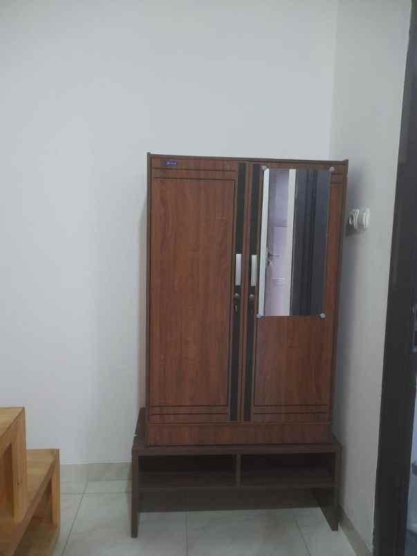 dijual kost menteng