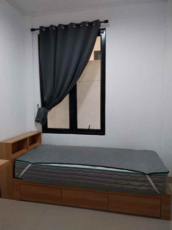 dijual kost vokasi depok