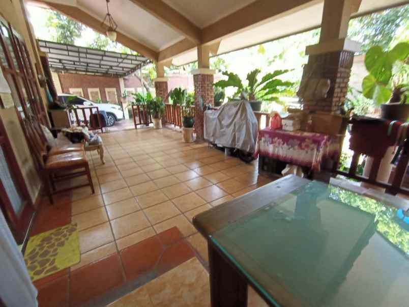 dijual rumah 185 jln raya jatiwaringin