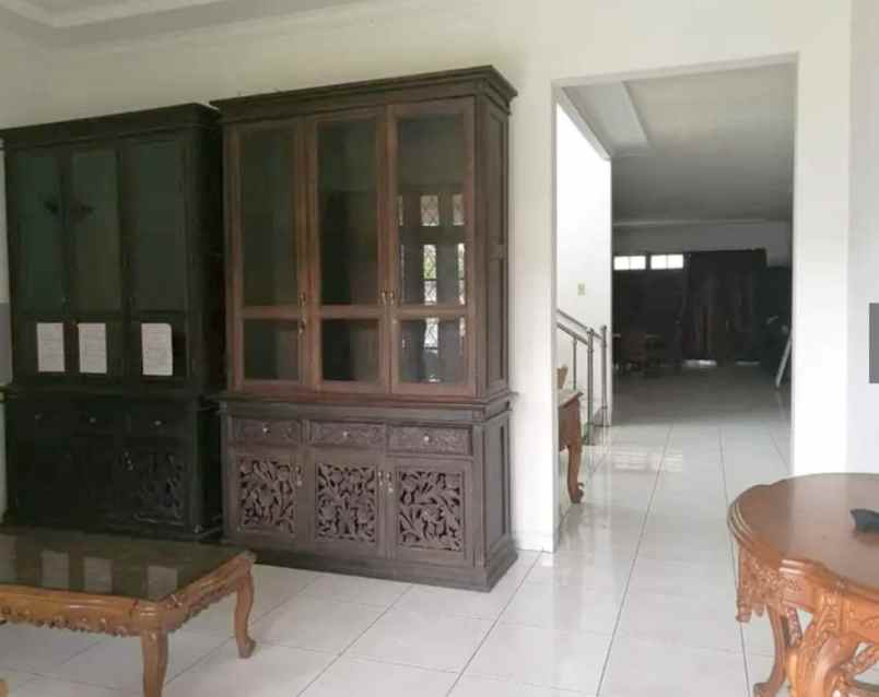 dijual rumah 2 lantai dikawasan kebayoran baru