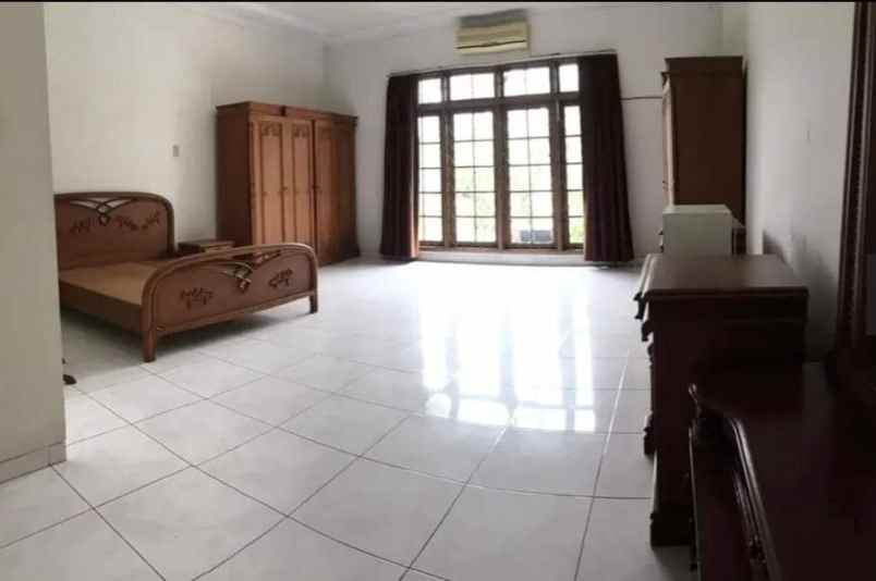 dijual rumah 2 lantai dikawasan kebayoran baru