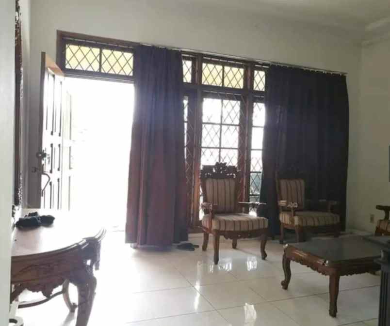 dijual rumah 2 lantai dikawasan kebayoran baru