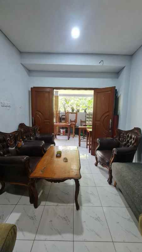 dijual rumah 2 lantai kayuringin