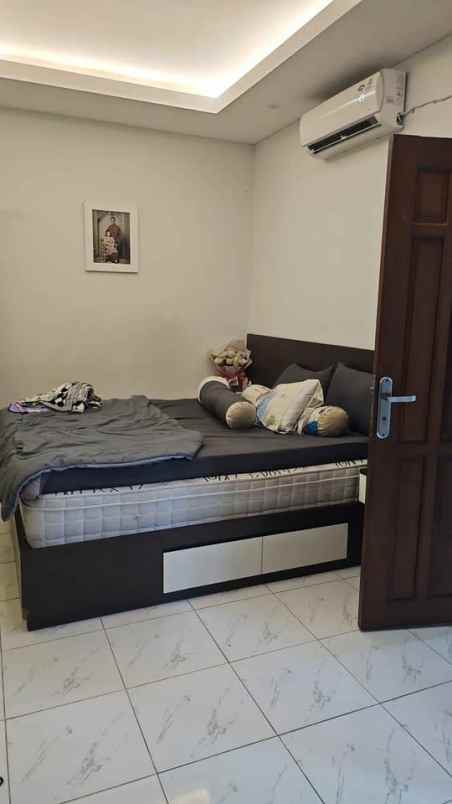 dijual rumah 2 lantai kayuringin